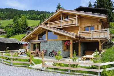Image de Chalet 'Pesse' avec vue sur la montagne, piscine partagée et Wi-Fi