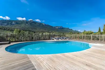 Image de Chalet 'Corbieres' avec vue sur montagne, piscine partagée et terrasse privée