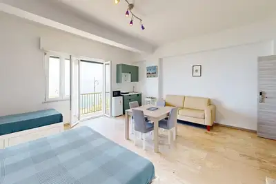 Image de Chambre \"Camera Viola\" avec balcon, Wi-Fi et climatisation