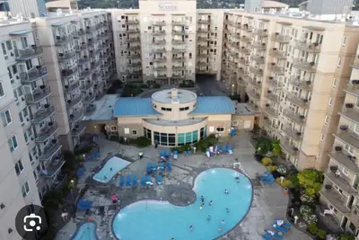 2BRs resort in adorable Seaside with fitness room, Ac, next to Pacific Ocean