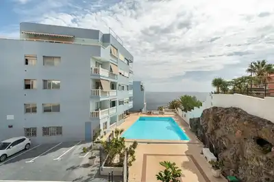 Image de Appartement de vacances 'Paseo Maritimo Vistamar' avec vue sur la mer, piscine partagée et Wi-Fi