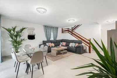 Image de Appartement de vacances 'Villa En Las Caletillas' avec vue sur la mer, terrasse privée et Wi-Fi