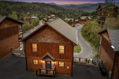 Image de ShangriLa Vista: A 5-bedroom Dog-Friendly Cabin with Stunning Mountain Views