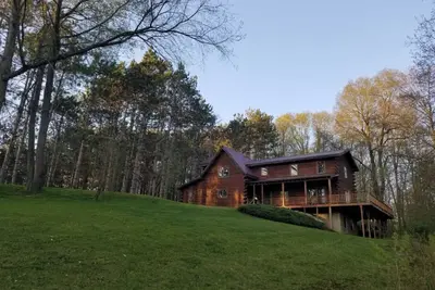 Image de Private Log Cabin Near Lake Ontario