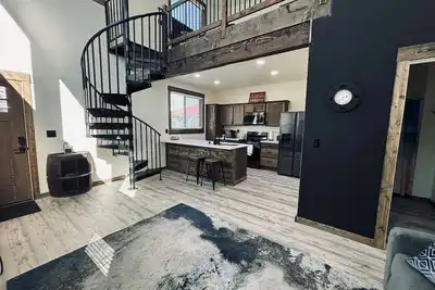 Image de Modern, rustic building with a loft in Kennewick, Wa near Canyon Lakes!