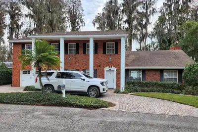 Image de Beautiful and Quiet 4 Bedroom Tampa Lake House