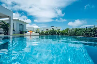 Image de Aqua Terra : Villa de charme au lagon de l’Anse des Rochers, piscine olympique!