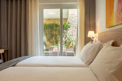 Image de Comfort and Convenience! Kitchenette, Pool, Pets Allowed, Near Lagos Marina!