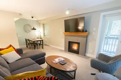 Image de Renovated Whistler Village Condo. Ground Floor with Pool, Hot Tub, Free Parking