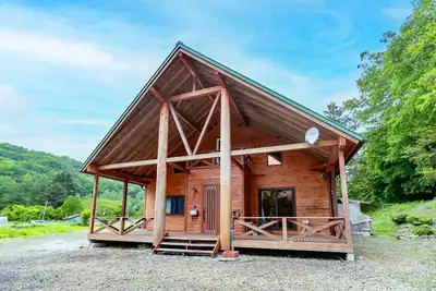 Image de A log house with a 100% natural hot spring.
