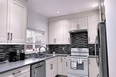 Image de The warm and lovely coach home with 3 bedrooms