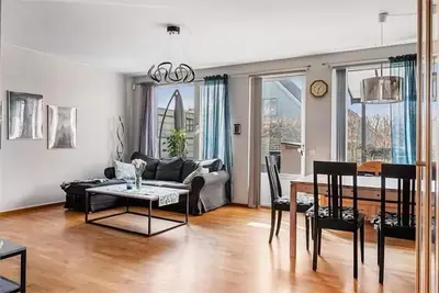 Image de Maison de 5 chambres avec jacuzzi, parking gratuit et 2 toilettes-salle de bain