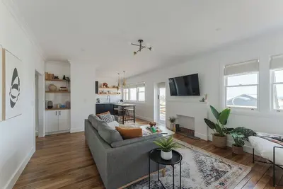 Image de Burnie Retreat - Coastal Comfort Awaits