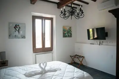 Image de Old village house