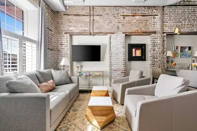 Image de Condo on King Street - Rooftop & Terrace!