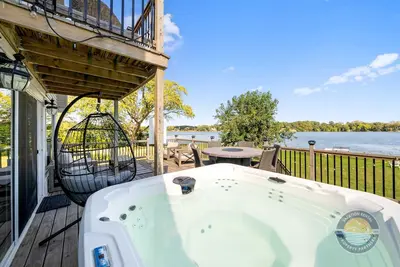 Image de Lakefront Family Retreat Hot Tub, Dock