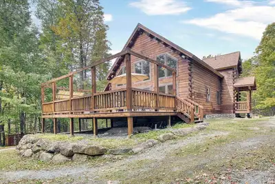 Image de Serene 3-Br Berkshires Log Cabin