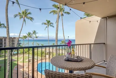 Image de Waveside Serenity, 1br Escape Steps from the Shore