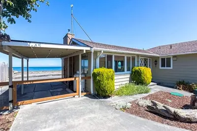 Seaside Cottage Beachfront Escape on Dungeness Bay