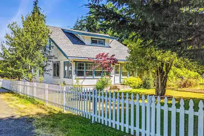 Image de The Farmhouse Cozy 4 Bedroom Escape with Hot Tub