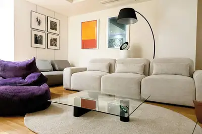 Image de Spacious & Modern Family Retreat