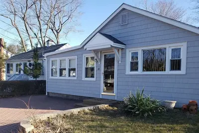 Image de Pet Friendly! Family Cozy Cottage! Steps away from Footbridge Beach!