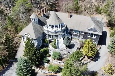 Image de The Tree Top Apartment: Spacious 2 Bedroom Apt Walking Distance to Ogunquit Beac