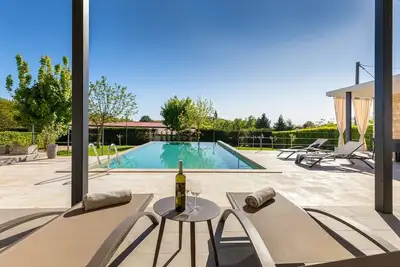 Image de Villa Terra Bianca - villa méditerranéenne avec grande piscine a débordement au cour de l'Istrie