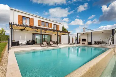 Image de Villa Terra Gialla - belle villa avec piscine privée a débordement au cour de l'Istrie