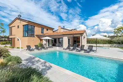 Image de Modern Villa Pedena Kadumi with swimming pool, jacuzzi and sauna