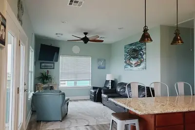 Image de Charming 3-bedroom house located in Constance Beach steps away from the shore