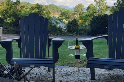 Image de View With a Room │ Mountain Home in Wine Country