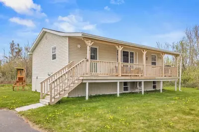 Image de Charming cottage on quiet lane with private shoreline and views of Malpeque Bay