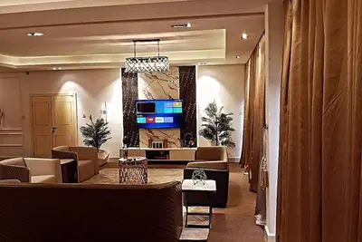 Image de 1, 2 & 3 bdrm apt with WiFi, restaurant, swimming pool, lounge, in vibrant Lagos