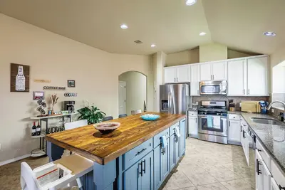 Image de Cozy 4-bedroom house in phenomenal Richmond with Ac, fitness room, WiFi