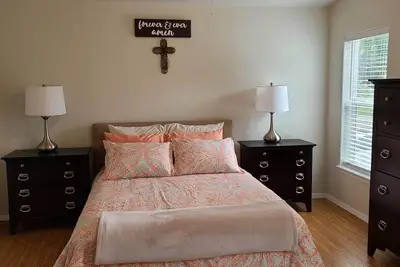 Image de Charming 2-bedroom house in quite Randle with Ac, WiFi, outdoor space and more.