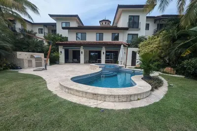 Image de Spacious Luxury Condo - Private Pool - King Beds - Sleeps 8