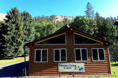 Image de Cozy Middle Fork Cabin. \n    Across from Clearwater River
