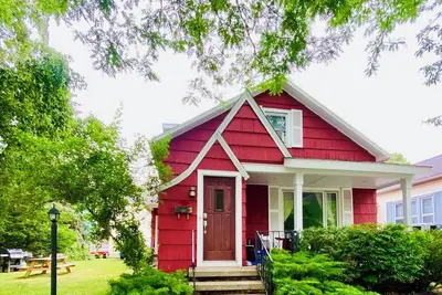 Beautiful, restored home a few steps from downtown Manistee!