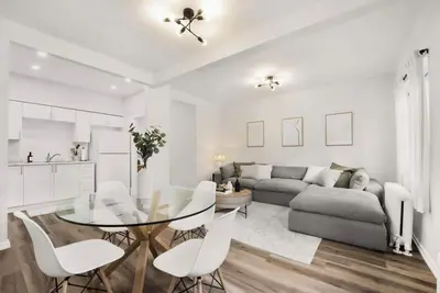 Image de Fully Furnished 2 Bedroom with Flexible terms on St Clair Ave West, Toronto