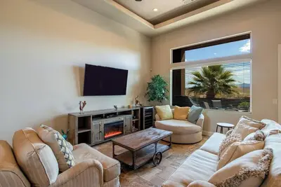 Image de The Escape: Desert Trails & Puppy Dog Tails