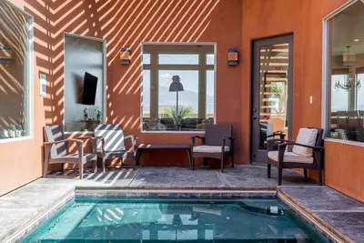 Image de Red Desert Oasis: Scenic Stays & Relaxation