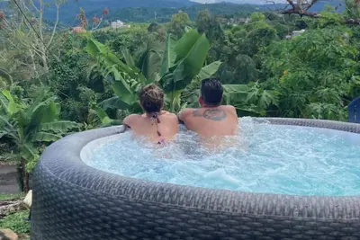 Image de Penthouse 3 bdrm Tropical Retreat Spectacular Rainforest & Ocean Views Jacuzzi!