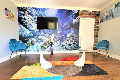 Image de Cozy King bed /Queen Sofa bed / Room Tv Wifi