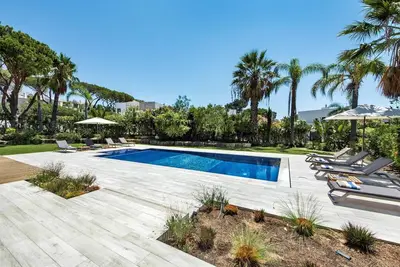 Image de Dazzling Almancil Villa | Villa Magorian | 4 Bedrooms | Spacious Furnished Sun Terrace | Private Outdoor Pool | Bbq Facilities | Shaded Outdoor Dining Area | Private Garden | Quinta Do Lago