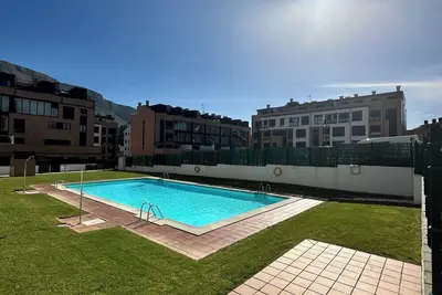Image de Apartamento con terraza a 15 metros de la piscina, con plaza de garage