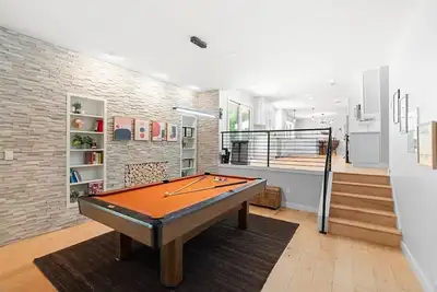 Image de Spacious mid-century dream with a big pool 5 mins to downtown Austin original!