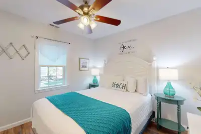 Image de Coastal Estate – Family Cottage with 2bd, 2ba & Pool Access