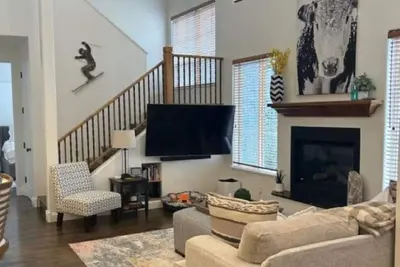 Luxury Townhome located in West Ketchum. Short walk to Ski Lifts and town!