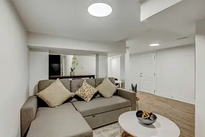 Image de Cozy & beautiful apartment in peaceful Mississauga w/kitchenette, WiFi, Ac & Tv.